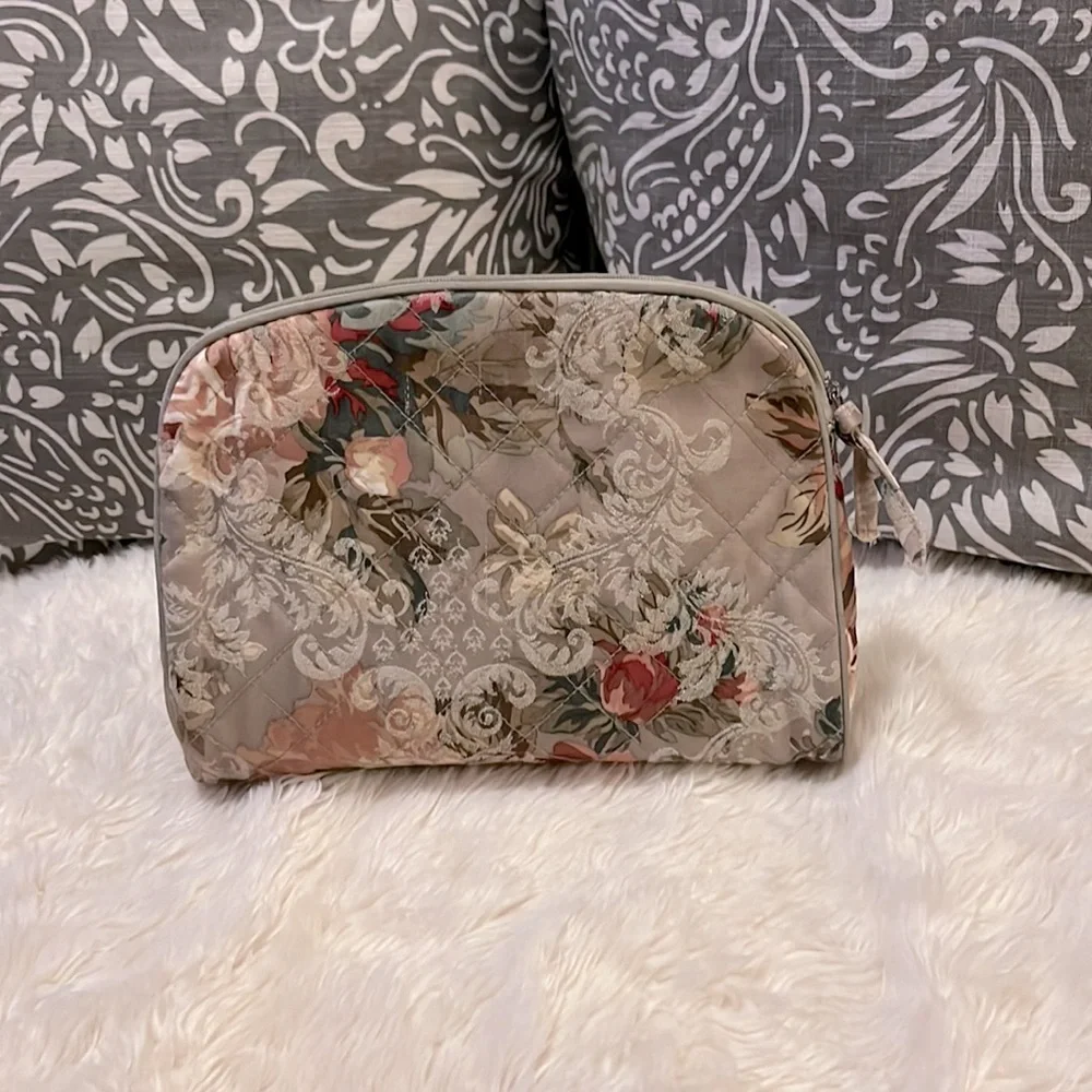 Two Women’s Matching Quilted Floral Zipper Pocket Make-up Bags